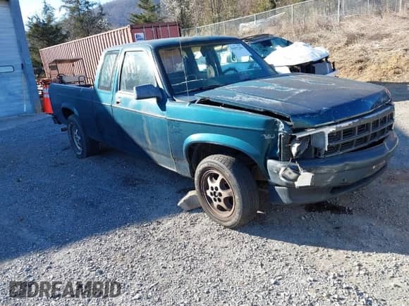 1994 Dodge Dakota z VIN 1B7GL23X6RW142082, wystawiony jako IAAI lot #41837256 z przebiegiem 179 165 mil mil oraz . Historia ofert i sprzedaży dostępna na DreamBid. Obrazek 1.
