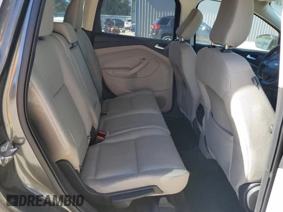 ✅ 2019 Ford Escape SE • VIN: 1FMCU0GD3KUA49954 • Lot: 92034105. Wystawiony na Copart z przebiegiem 15 369 mil. Bezpłatny archiwum sprzedaży aukcyjnych z USA i szczegółowy raport historii pojazdu na DreamBid. Zdjęcie 11.