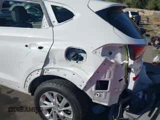 ✅ 2020 Hyundai Tucson Value • VIN: KM8J3CA49LU171577 • Lot: 43319658. Wystawiony na IAAI z przebiegiem 43 508 mil mil. Skorzystaj z bezpłatnego archiwum sprzedaży aukcyjnych z USA i zobacz szczegółowy raport historii pojazdu na DreamBid. Zdjęcie 6.