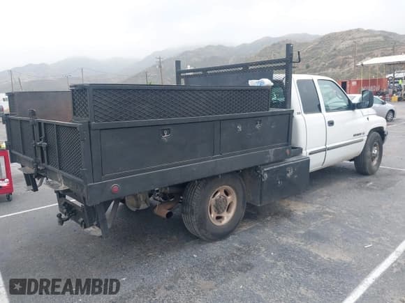 ✅ 2002 Dodge 2500 • VIN: 3B7KC23Z82M306403 • Лот: 42416025. Опубликован ранее на IAAI с пробегом 362 703 миль. Бесплатный доступ к архиву аукционных продаж из США и подробный отчёт об истории автомобиля на DreamBid. Изображение 4.