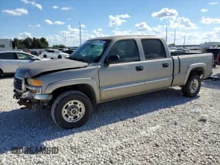 ✅ 2003 GMC Sierra 1500HD SLE • VIN: 1GTGC13U43F146395 • Lot: 70795454. Wystawiony na Copart z przebiegiem 303 653 mil. Bezpłatny archiwum sprzedaży aukcyjnych z USA i szczegółowy raport historii pojazdu na DreamBid. Zdjęcie 1.