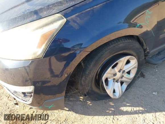 2015 Chevrolet Traverse LS z VIN 1GNKRFEDXFJ275799, wystawiony jako IAAI lot #43404084 z przebiegiem 150 564 mil mil oraz . Historia ofert i sprzedaży dostępna na DreamBid. Obrazek 15.