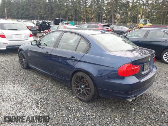 ✅ 2011 BMW 3 Series 328i xDrive • VIN: WBAPK7C51BF087526 • Lot: 43584897. Listed on IAAI with 94,314 mi. Free auction sales archive from the USA and detailed vehicle history report at DreamBid. Image 3.