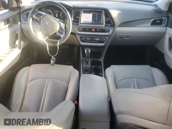 ✅ 2018 Hyundai Sonata SEL • VIN: 5NPE34AF8JH596910 • Lot: 92992815. Wystawiony na Copart z przebiegiem 242 197 mil. Bezpłatny archiwum sprzedaży aukcyjnych z USA i szczegółowy raport historii pojazdu na DreamBid. Zdjęcie 8.