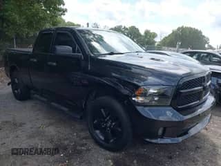 2018 Ram 1500 Tradesman z VIN 1C6RR6FT1JS315582, wystawiony jako IAAI lot #43103479 z przebiegiem 105 776 mil mil oraz . Historia ofert i sprzedaży dostępna na DreamBid. Obrazek 1.