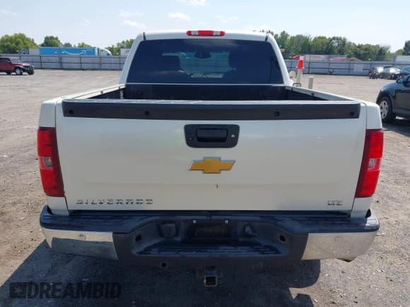 ✅ 2013 Chevrolet Silverado 1500 LTZ • VIN: 3GCPKTE75DG315975 • Lot: 43125191. Wystawiony na IAAI z przebiegiem 211 900 mil. Bezpłatny archiwum sprzedaży aukcyjnych z USA i szczegółowy raport historii pojazdu na DreamBid. Zdjęcie 16.