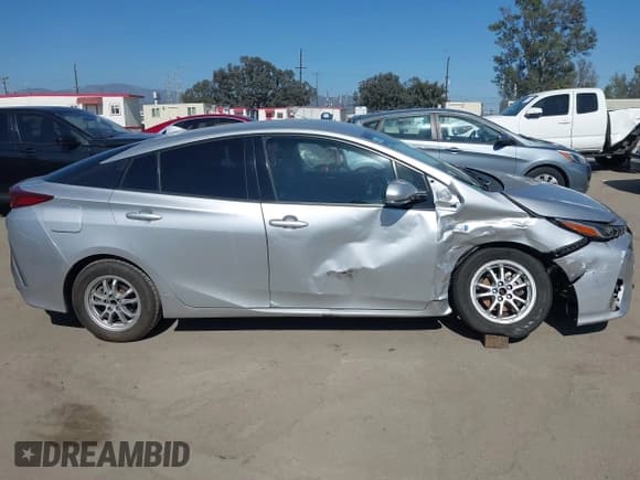 ✅ 2017 Toyota Prius Plus • VIN: JTDKARFP6H3021962 • Lot: 42235283. Listed on IAAI with 168,233 mi. Free auction sales archive from the USA and detailed vehicle history report at DreamBid. Image 13.