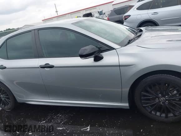 2022 Toyota Camry SE z VIN 4T1T11AK1NU064964, wystawiony jako IAAI lot #42921035 z przebiegiem 107 000 mil mil oraz . Historia ofert i sprzedaży dostępna na DreamBid. Obrazek 14.