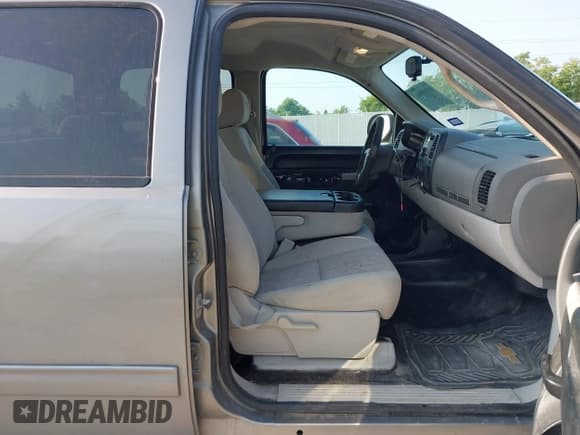 ✅ 2014 Chevrolet Silverado 2500HD LT • VIN: 1GC1CXEG2EF157527 • Lot: 43209361. Listed on IAAI with 193,310 mi. Free auction sales archive from the USA and detailed vehicle history report at DreamBid. Image 5.