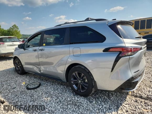 ✅ 2025 Toyota Sienna XSE • VIN: 5TDDSKFC2SS181918 • Lot: 63647505. Listed on Copart with 23,507 mi. Free auction sales archive from the USA and detailed vehicle history report at DreamBid. Image 2.