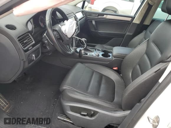 ✅ 2016 Volkswagen Touareg Lux • VIN: WVGEF9BP1GD012790 • Lot: 86440175. Wystawiony na Copart z przebiegiem 104 536 mil. Bezpłatny archiwum sprzedaży aukcyjnych z USA i szczegółowy raport historii pojazdu na DreamBid. Zdjęcie 7.