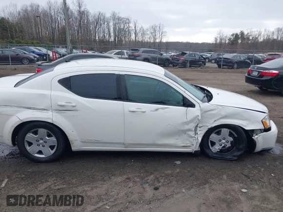 2010 Dodge Avenger SXT z VIN 1B3CC4FDXAN193611, wystawiony jako IAAI lot #41798586 z przebiegiem 92 800 mil mil oraz . Historia ofert i sprzedaży dostępna na DreamBid. Obrazek 6.