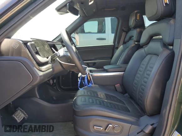 ✅ 2023 Rivian R1S Launch Edition • VIN: 7PDSGABL9PN007715 • Лот: 55975495. Опубликован ранее на Copart с пробегом 29 067 миль. Бесплатный доступ к архиву аукционных продаж из США и подробный отчёт об истории автомобиля на DreamBid. Изображение 7.