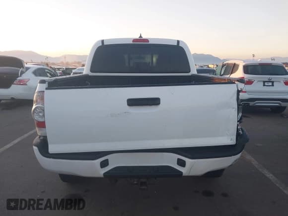 ✅ 2015 Toyota Tacoma • VIN: 3TMLU4EN0FM188246 • Lot: 43762584. Listed on IAAI with 116,967 mi. Free auction sales archive from the USA and detailed vehicle history report at DreamBid. Image 16.
