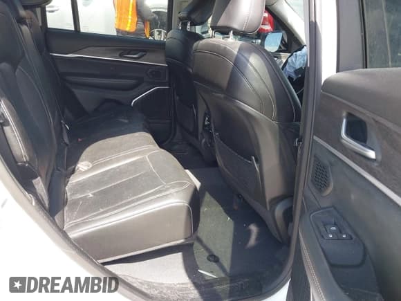 ✅ 2022 Jeep Grand Cherokee • VIN: 1C4RJYB63N8762056 • Lot: 42935946. Listed on IAAI with 51,691 mi. Free auction sales archive from the USA and detailed vehicle history report at DreamBid. Image 8.