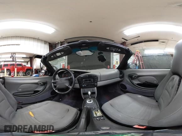 ✅ 2000 Porsche Boxster • VIN: WP0CA2983YU627763 • Lot: 42699123. Wystawiony na IAAI z przebiegiem Nie podano. Bezpłatny archiwum sprzedaży aukcyjnych z USA i szczegółowy raport historii pojazdu na DreamBid. Zdjęcie 18.