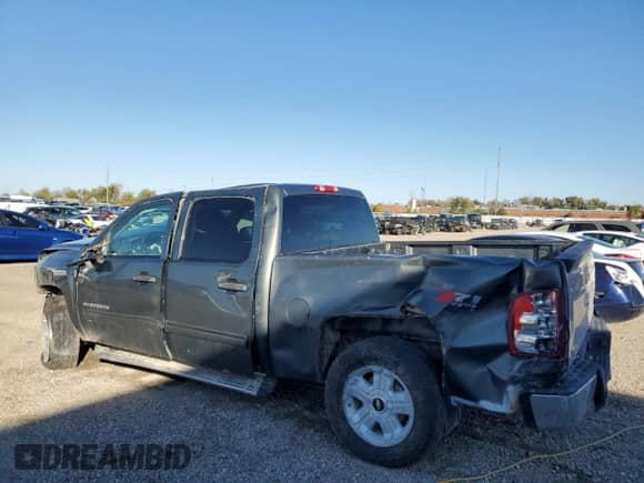 2011 Chevrolet Silverado 1500 LT z VIN 3GCPKSE30BG246861, wystawiony jako Copart lot #86717475 z przebiegiem 376 154 mil mil oraz Szkoda całkowita • Salvage title. Historia ofert i sprzedaży dostępna na DreamBid. Obrazek 2.