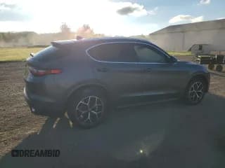 ✅ 2021 Alfa Romeo Stelvio Ti • VIN: ZASPAKBN5M7D17826 • Lot: 86340225. Wystawiony na Copart z przebiegiem 97 479 mil. Bezpłatny archiwum sprzedaży aukcyjnych z USA i szczegółowy raport historii pojazdu na DreamBid. Zdjęcie 3.