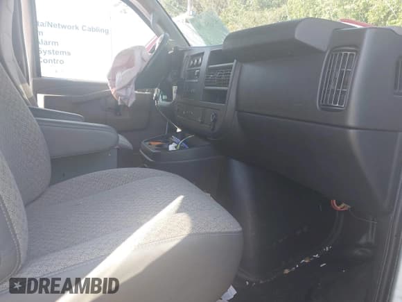 ✅ 2020 Chevrolet Express Cargo • VIN: 1GCWGAFP1L1256288 • Lot: 43156786. Listed on IAAI with 86,109 mi. Free auction sales archive from the USA and detailed vehicle history report at DreamBid. Image 5.