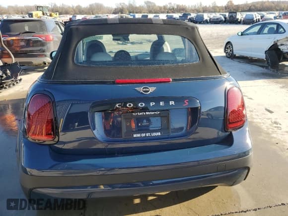 ✅ 2025 MINI Convertible Cooper S • VIN: WMW23GX02S2W95309 • Лот: 93060255. Опубликован ранее на Copart с пробегом 1 746 миль. Бесплатный доступ к архиву аукционных продаж из США и подробный отчёт об истории автомобиля на DreamBid. Изображение 6.