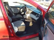 ✅ 2017 Toyota RAV4 XLE • VIN: JTMWFREV9HJ132455 • Lot: 41377871. Wystawiony na IAAI z przebiegiem 137 493 mil. Bezpłatny archiwum sprzedaży aukcyjnych z USA i szczegółowy raport historii pojazdu na DreamBid. Zdjęcie 5.