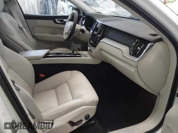 ✅ 2024 Volvo XC60 Plus Dark Theme • VIN: YV4H60DL5R1782435 • Lot: 42910415. Listed on IAAI with 30,065 mi. Free auction sales archive from the USA and detailed vehicle history report at DreamBid. Image 5.