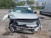 ✅ 2024 Kia EV9 GT-Line • VIN: KNDAEFS58R6038376 • Lot: 40792514. Wystawiony na IAAI z przebiegiem 5 677 mil. Bezpłatny archiwum sprzedaży aukcyjnych z USA i szczegółowy raport historii pojazdu na DreamBid. Zdjęcie 12.