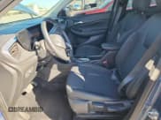 ✅ 2025 Buick Encore GX Preferred • VIN: KL4AMBSP1SB037199 • Лот: 84521005. Опубликован ранее на Copart с пробегом Не указан. Бесплатный доступ к архиву аукционных продаж из США и подробный отчёт об истории автомобиля на DreamBid. Изображение 7.