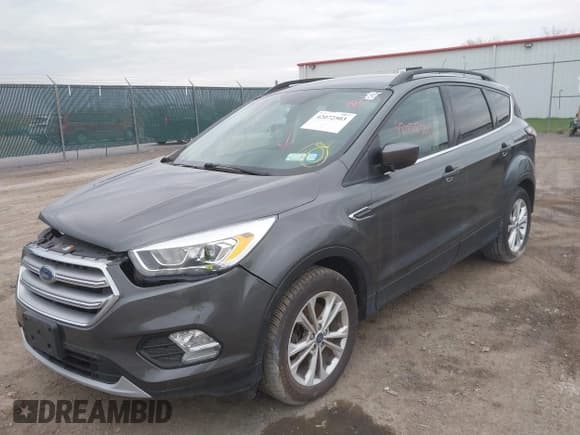 ✅ 2017 Ford Escape SE • VIN: 1FMCU9GD8HUC21134 • Lot: 42072503. Wystawiony na IAAI z przebiegiem 100 113 mil. Bezpłatny archiwum sprzedaży aukcyjnych z USA i szczegółowy raport historii pojazdu na DreamBid. Zdjęcie 18.