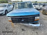✅ 1992 Ford F-150 S • VIN: 1FTEX15Y3NKA64552 • Lot: 63804505. Wystawiony na Copart z przebiegiem 159 770 mil. Bezpłatny archiwum sprzedaży aukcyjnych z USA i szczegółowy raport historii pojazdu na DreamBid. Zdjęcie 5.