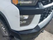 ✅ 2022 Chevrolet Silverado 2500HD Work Truck • VIN: 1GC2YLEY9NF233770 • Lot: 40905415. Wystawiony na IAAI z przebiegiem 145 387 mil. Bezpłatny archiwum sprzedaży aukcyjnych z USA i szczegółowy raport historii pojazdu na DreamBid. Zdjęcie 19.