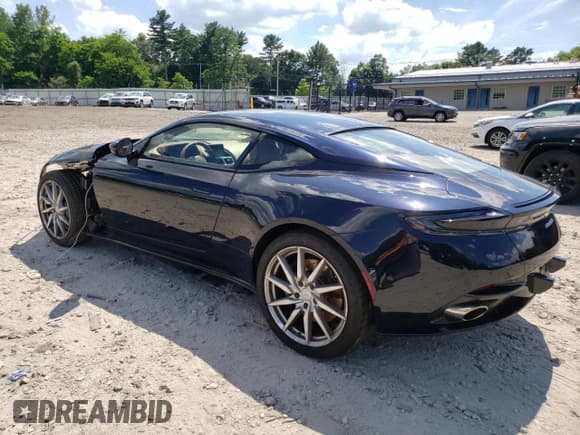 ✅ 2018 Aston Martin DB11 • VIN: SCFRMFAVXJGL03743 • Lot: 61625494. Wystawiony na Copart z przebiegiem 17 207 mil. Bezpłatny archiwum sprzedaży aukcyjnych z USA i szczegółowy raport historii pojazdu na DreamBid. Zdjęcie 2.