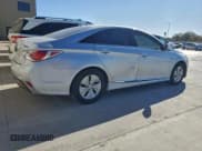 ✅ 2015 Hyundai Sonata • VIN: KMHEC4A46FA133852 • Лот: 92546125. Опубликован ранее на Copart с пробегом 107 538 миль. Бесплатный доступ к архиву аукционных продаж из США и подробный отчёт об истории автомобиля на DreamBid. Изображение 3.