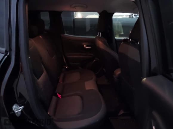 ✅ 2023 Jeep Renegade Latitude • VIN: ZACNJDB14PPP72325 • Lot: 43805526. Wystawiony na IAAI z przebiegiem 44 787 mil. Bezpłatny archiwum sprzedaży aukcyjnych z USA i szczegółowy raport historii pojazdu na DreamBid. Zdjęcie 8.