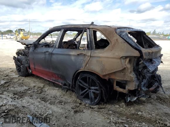 ✅ 2018 BMW X5 M • VIN: 5YMKT6C50J0Y84198 • Lot: 78484863. Wystawiony na Copart z przebiegiem Nie podano. Bezpłatny archiwum sprzedaży aukcyjnych z USA i szczegółowy raport historii pojazdu na DreamBid. Zdjęcie 2.