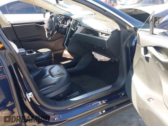 ✅ 2015 Tesla Model S 85 • VIN: 5YJSA1H16FFP71484 • Lot: 43155929. Listed on IAAI with 157,973 mi. Free auction sales archive from the USA and detailed vehicle history report at DreamBid. Image 5.