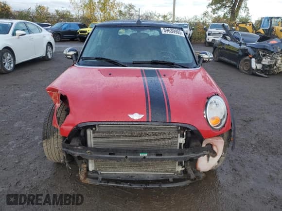 ✅ 2013 MINI Convertible • VIN: WMWZN3C55DT266195 • Лот: 89639905. Опубликован ранее на Copart с пробегом Не указан. Бесплатный доступ к архиву аукционных продаж из США и подробный отчёт об истории автомобиля на DreamBid. Изображение 5.