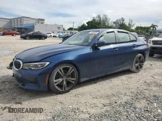 2022 BMW 3 Series 330i z VIN 3MW5R1J02N8C40435, wystawiony jako Copart lot #70088945 z przebiegiem Nie podano mil oraz Nie do naprawy • Non repairable. Historia ofert i sprzedaży dostępna na DreamBid. Obrazek 1.
