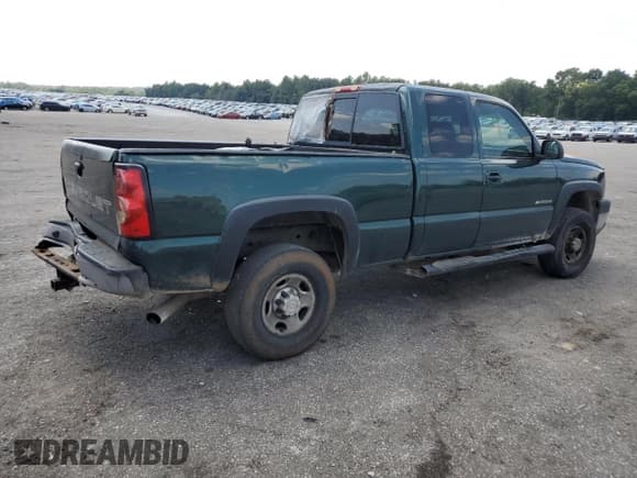✅ 2006 Chevrolet Silverado 2500HD Work Truck • VIN: 1GCHK29UX6E241591 • Lot: 68524904. Wystawiony na Copart z przebiegiem 222 895 mil. Bezpłatny archiwum sprzedaży aukcyjnych z USA i szczegółowy raport historii pojazdu na DreamBid. Zdjęcie 3.