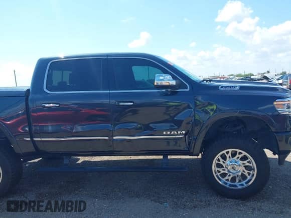 2019 Ram 1500 Limited z VIN 1C6SRFHT6KN921748, wystawiony jako IAAI lot #43169003 z przebiegiem 91 262 mil mil oraz . Historia ofert i sprzedaży dostępna na DreamBid. Obrazek 6.