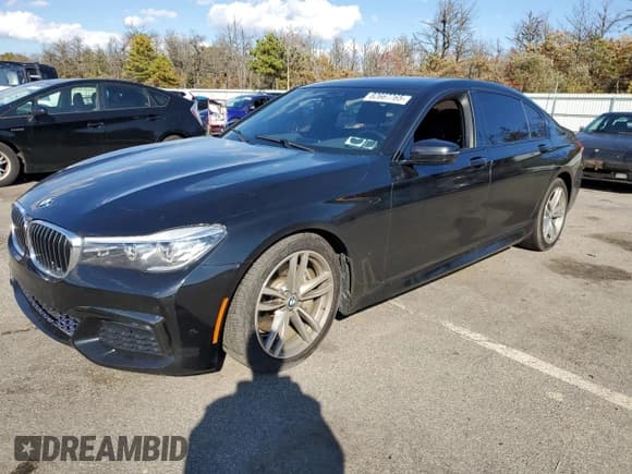 ✅ 2019 BMW 7 Series 740i xDrive • VIN: WBA7E4C54KGV70380 • Lot: 82667765. Listed on Copart with 82,152 mi. Free auction sales archive from the USA and detailed vehicle history report at DreamBid. Image 1.