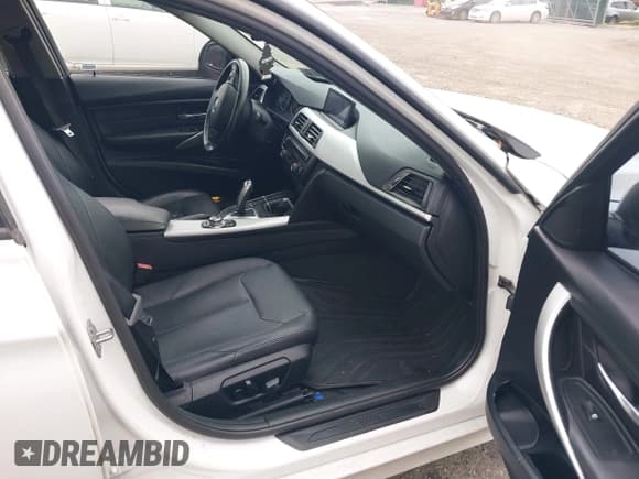 ✅ 2013 BMW 3 Series 328i xDrive • VIN: WBA3B5G59DNP40450 • Лот: 43016817. Опубликован ранее на IAAI с пробегом 122 561 миль. Бесплатный доступ к архиву аукционных продаж из США и подробный отчёт об истории автомобиля на DreamBid. Изображение 5.