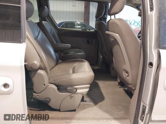 ✅ 2001 Dodge Caravan Sport • VIN: 2B4GP44311R326626 • Lot: 43802347. Listed on IAAI with 254,824 mi. Free auction sales archive from the USA and detailed vehicle history report at DreamBid. Image 8.