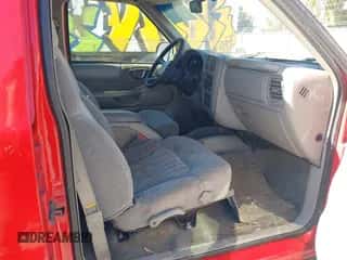 2000 Chevrolet Blazer LT with VIN 1GNDT13W6Y2173186, listed as a IAAI auction lot 43576879 with 144,144 mi miles and . Bid and sale history available at DreamBid. Image 5.