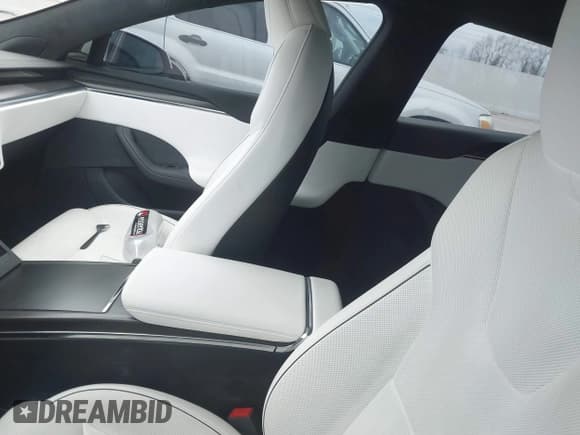 ✅ 2021 Tesla Model S Plaid • VIN: 5YJSA1E64MF452744 • Lot: 41375136. Listed on IAAI with Not provided. Free auction sales archive from the USA and detailed vehicle history report at DreamBid. Image 7.