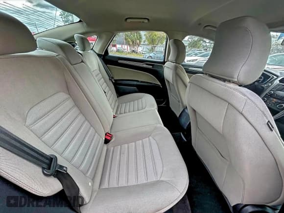 ✅ 2018 Ford Fusion S • VIN: 3FA6P0UU3JR100345 • Lot: 94828225. Wystawiony na Copart z przebiegiem 46 569 mil. Bezpłatny archiwum sprzedaży aukcyjnych z USA i szczegółowy raport historii pojazdu na DreamBid. Zdjęcie 6.