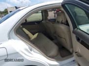 ✅ 2014 Mercedes-Benz C 250 Sport • VIN: WDDGF4HB0EG255701 • Lot: 42213602. Wystawiony na IAAI z przebiegiem 107 102 mil. Bezpłatny archiwum sprzedaży aukcyjnych z USA i szczegółowy raport historii pojazdu na DreamBid. Zdjęcie 8.