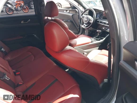 ✅ 2023 Kia K5 GT-Line • VIN: 5XXG64J29PG228401 • Lot: 43433068. Wystawiony na IAAI z przebiegiem 20 278 mil. Bezpłatny archiwum sprzedaży aukcyjnych z USA i szczegółowy raport historii pojazdu na DreamBid. Zdjęcie 8.