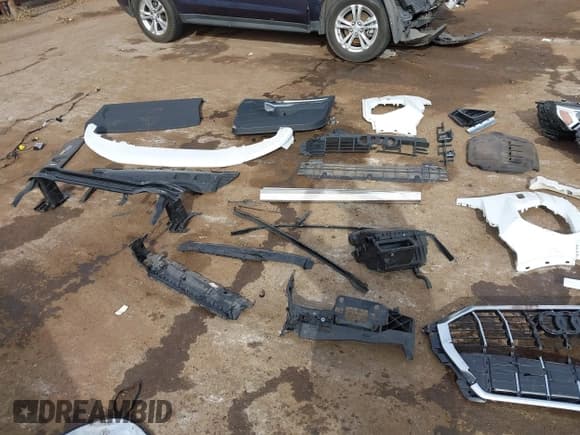 ✅ 2024 Audi Q3 S line Premium • VIN: WA1DECF37R1084843 • Lot: 43735599. Listed on IAAI with 10,462 mi. Free auction sales archive from the USA and detailed vehicle history report at DreamBid. Image 20.