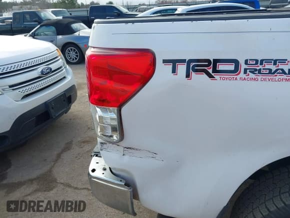 ✅ 2010 Toyota Tundra • VIN: 5TFEY5F14AX095361 • Lot: 41502005. Wystawiony na IAAI z przebiegiem Nie podano. Bezpłatny archiwum sprzedaży aukcyjnych z USA i szczegółowy raport historii pojazdu na DreamBid. Zdjęcie 17.